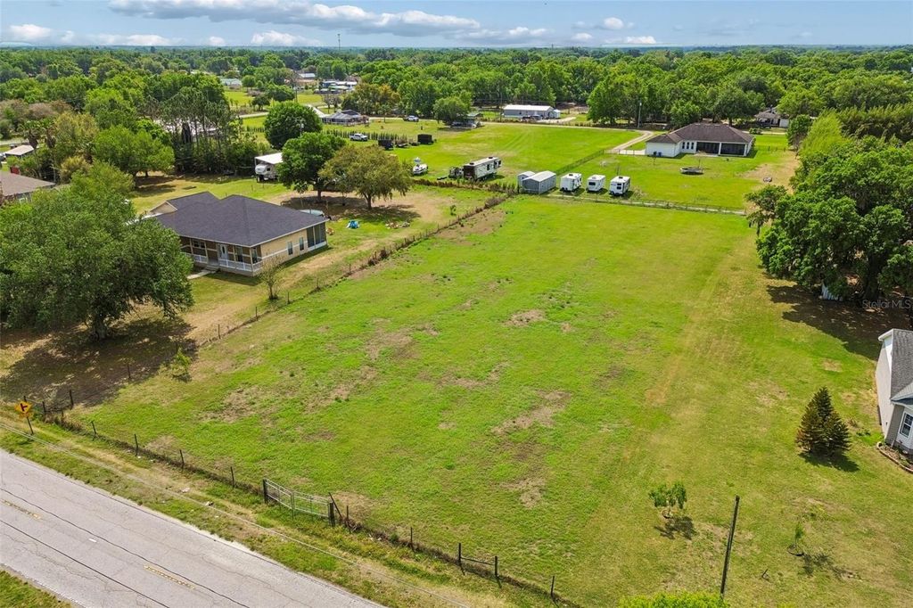 Photo of 2805 Medulla Road, Plant City, FL 33566 (MLS # TB8490995)