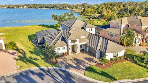 A home in LAKELAND