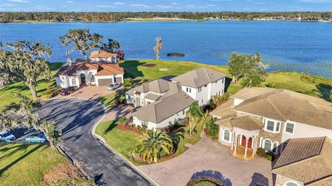 A home in LAKELAND