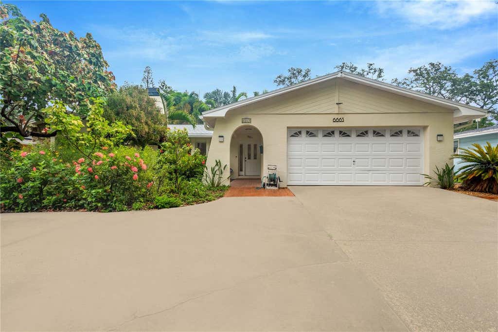 Photo of 6663 Date Palm Avenue S, St Petersburg, FL 33707 (MLS # TB8533997)