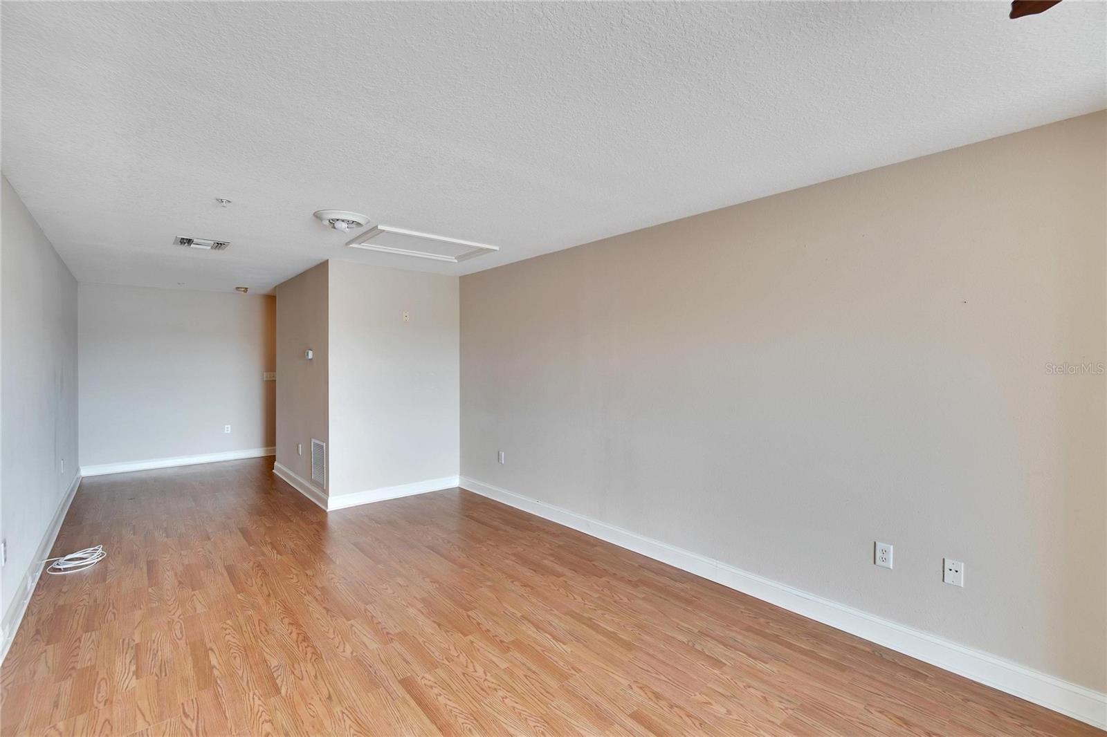 SUNSET BAY TWNHMS - Residential Lease