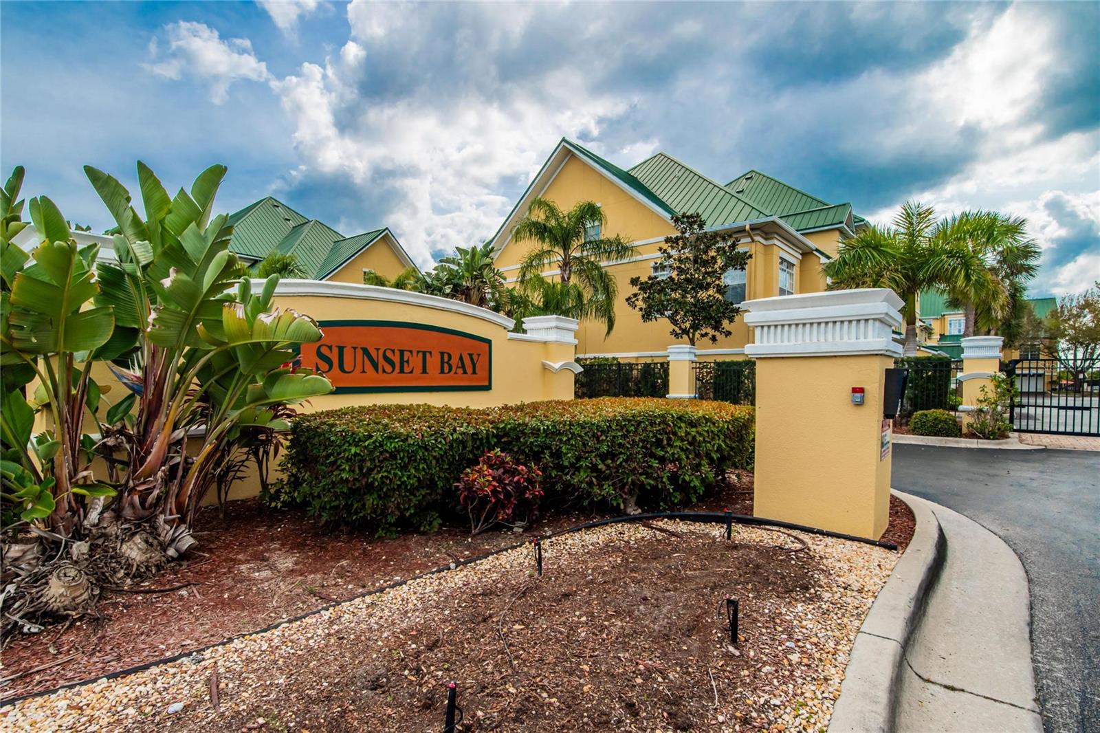 SUNSET BAY TWNHMS - Residential Lease