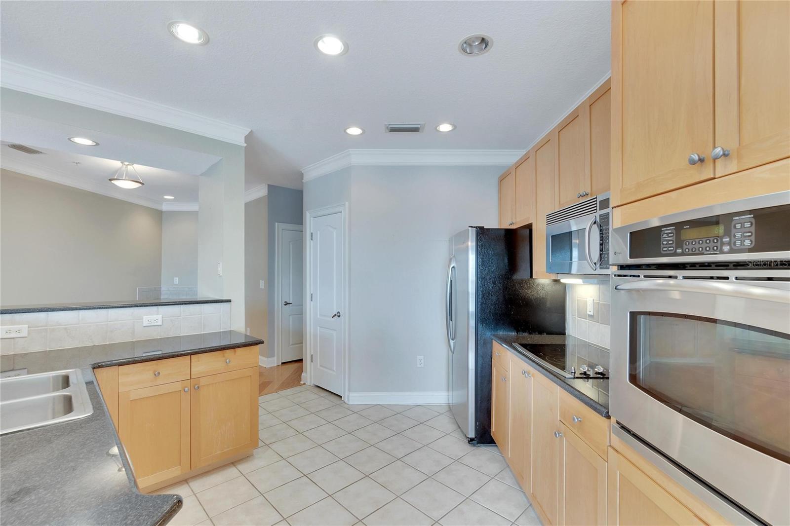 SUNSET BAY TWNHMS - Residential Lease