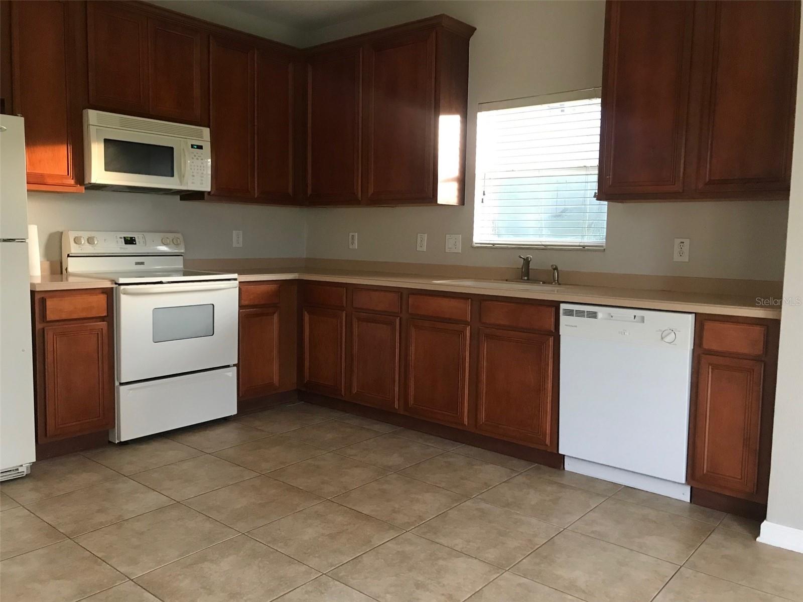 WOODLAND LAKES - Residential Lease