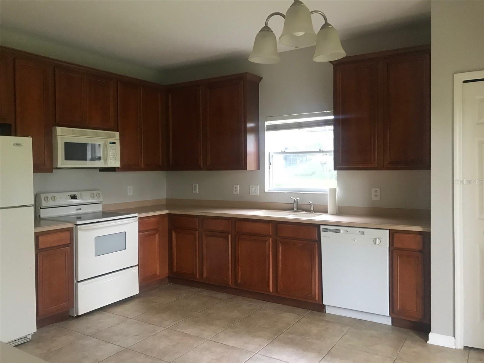 WOODLAND LAKES - Residential Lease