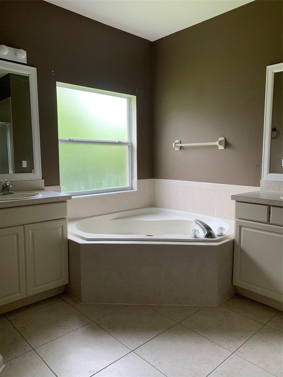 WOODLAND LAKES - Residential Lease