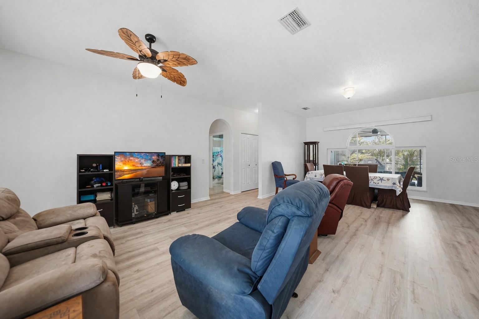 1691 S CHAMBERLAIN BOULEVARD