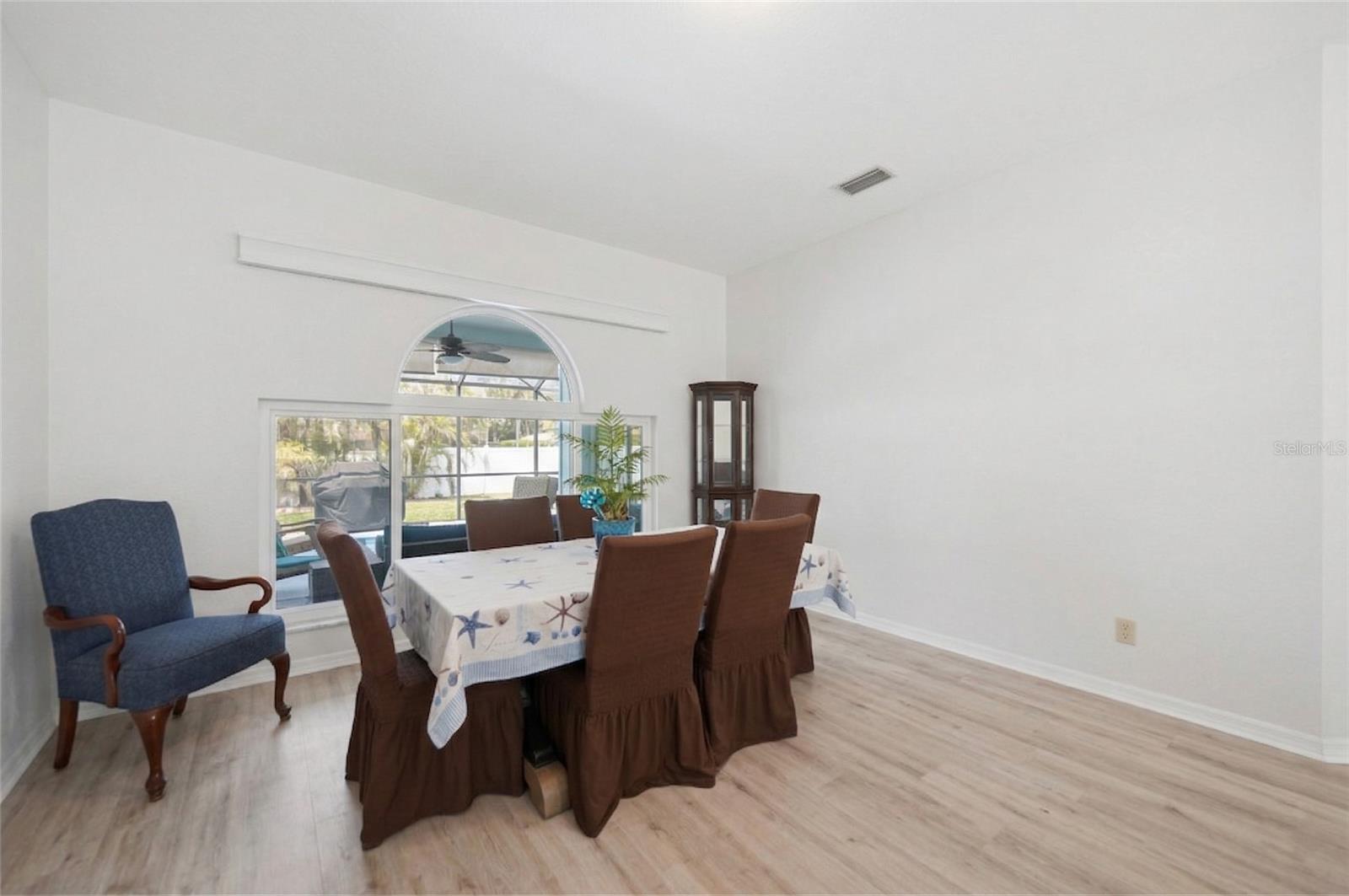 1691 S CHAMBERLAIN BOULEVARD