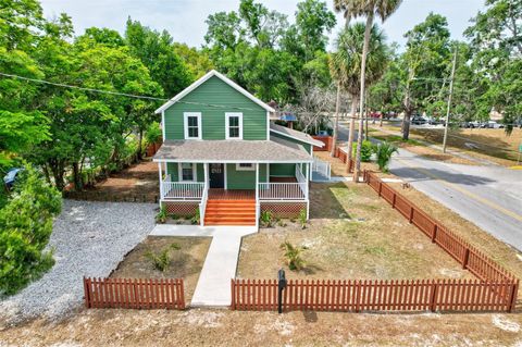 A home in DELAND