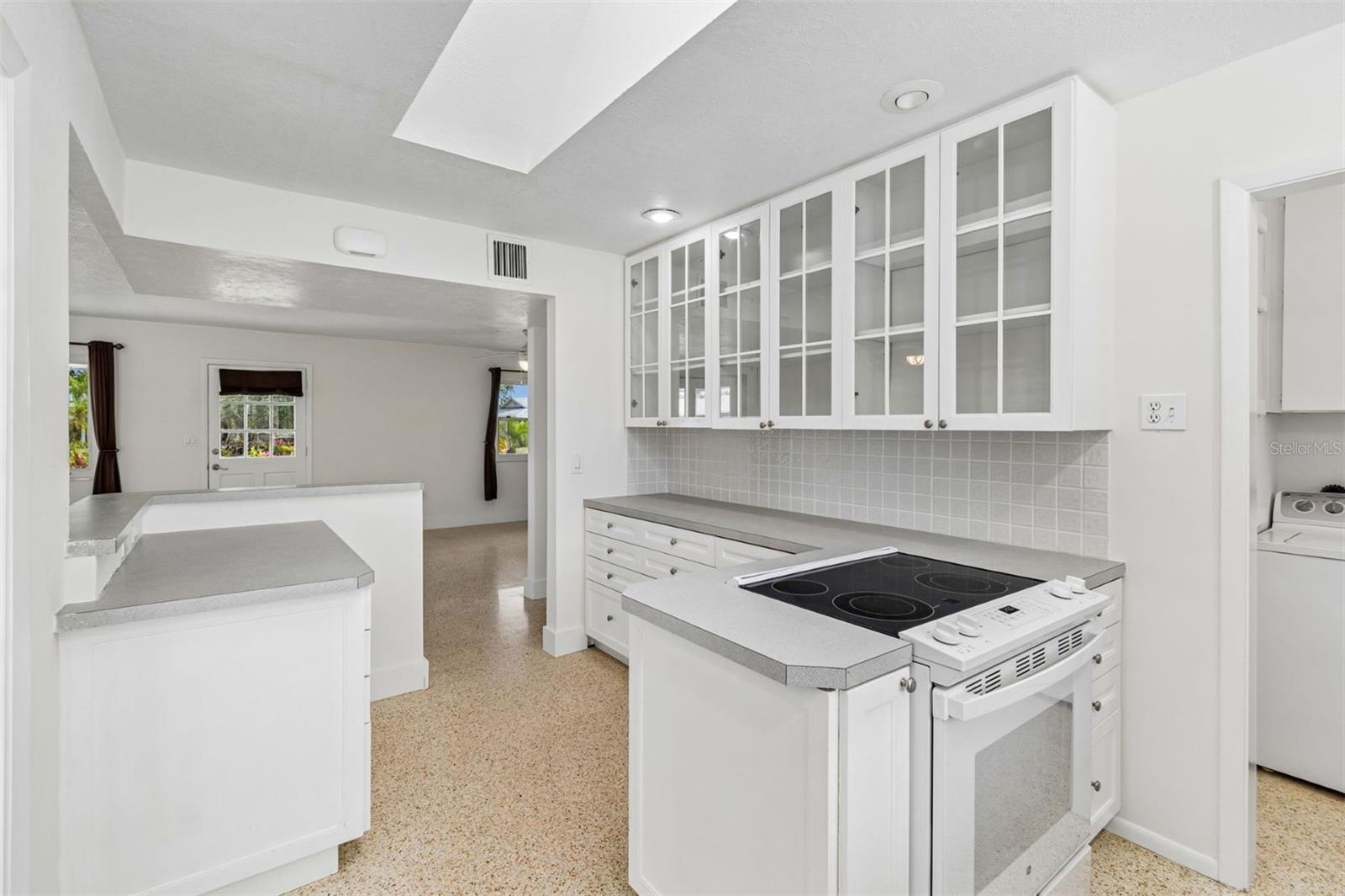 830 LA JOLLA AVENUE