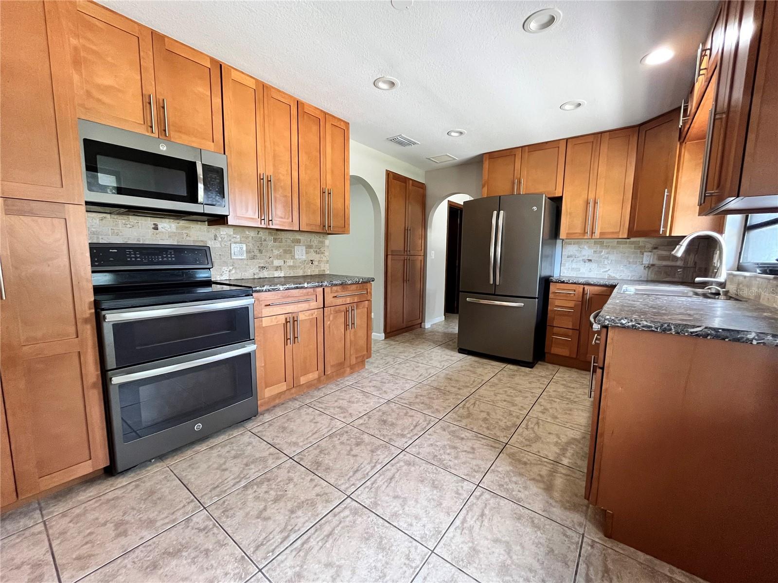 BREEZEWOOD PARK UNIT 06 - Residential Lease