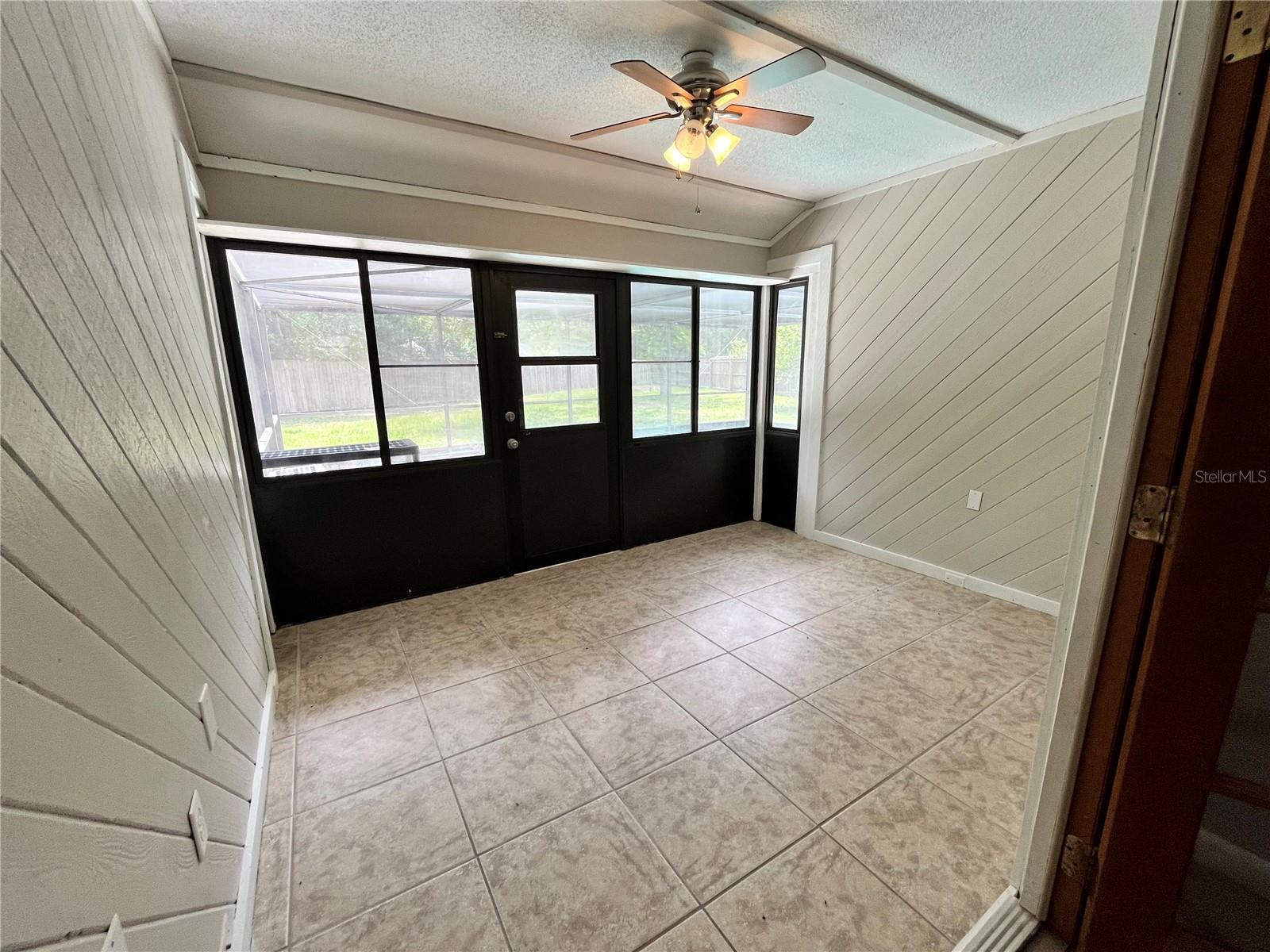 BREEZEWOOD PARK UNIT 06 - Residential Lease