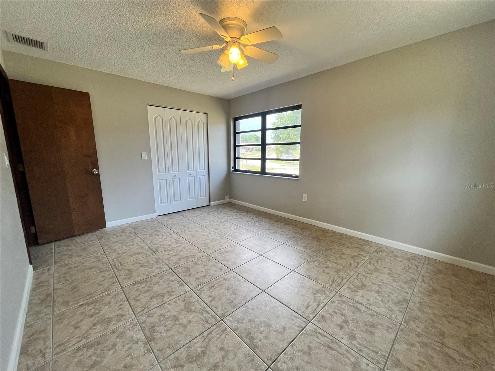 BREEZEWOOD PARK UNIT 06 - Residential Lease