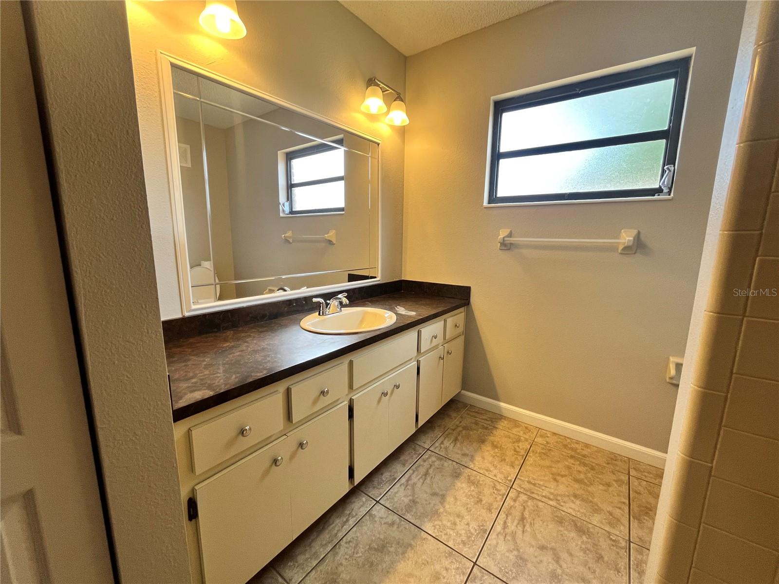 BREEZEWOOD PARK UNIT 06 - Residential Lease