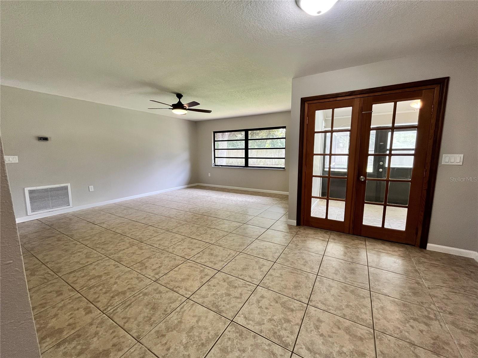 BREEZEWOOD PARK UNIT 06 - Residential Lease