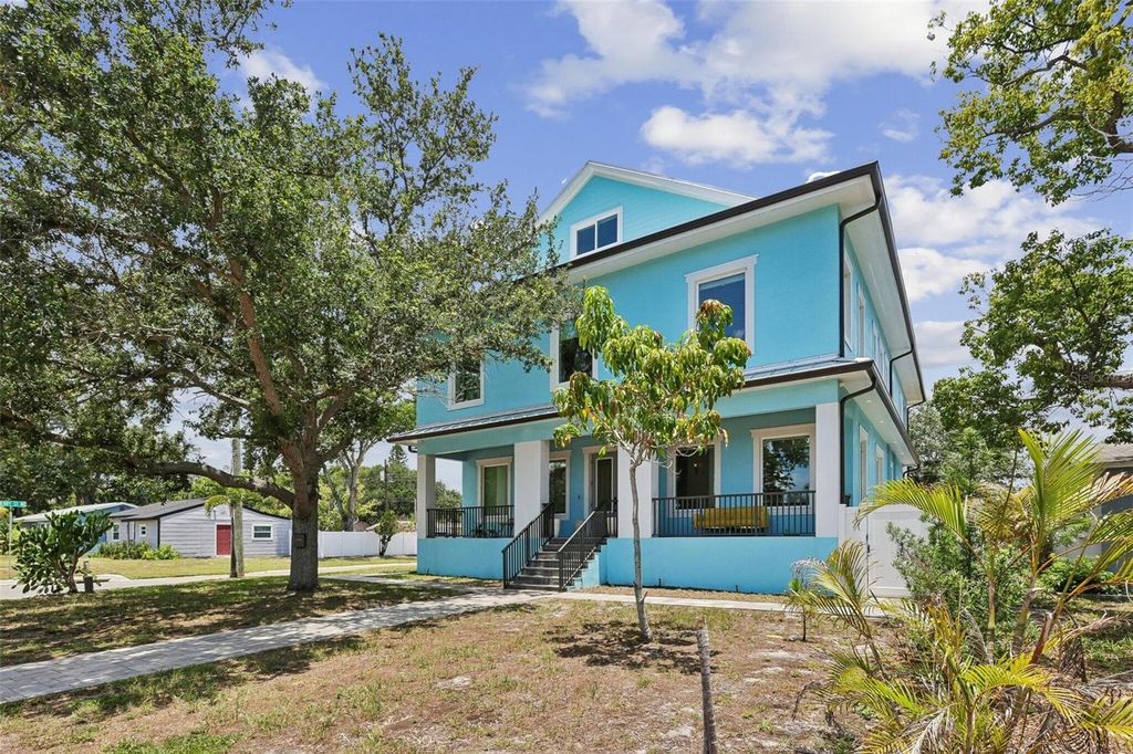Photo of 501 40th Avenue NE, St Petersburg, FL 33703 (MLS # O6414691)