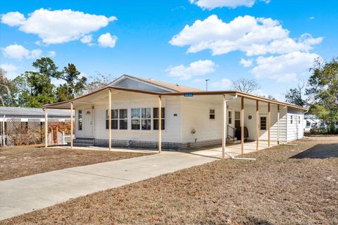 Photo of 8134 Baycrest Drive, Brooksville, FL 34613 (MLS # W7882552)