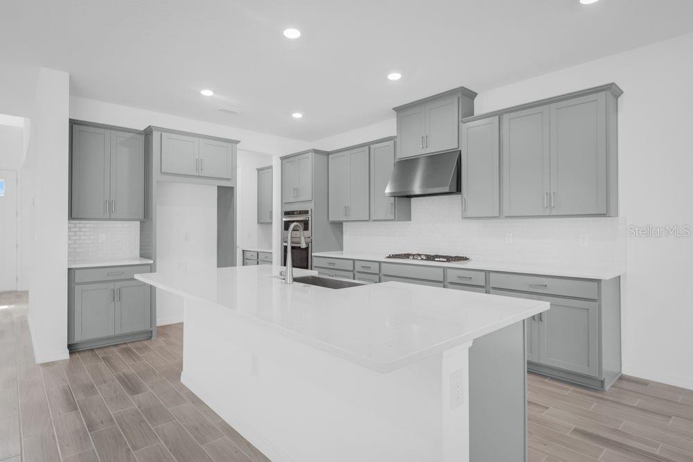 862 JUNONIA BOULEVARD