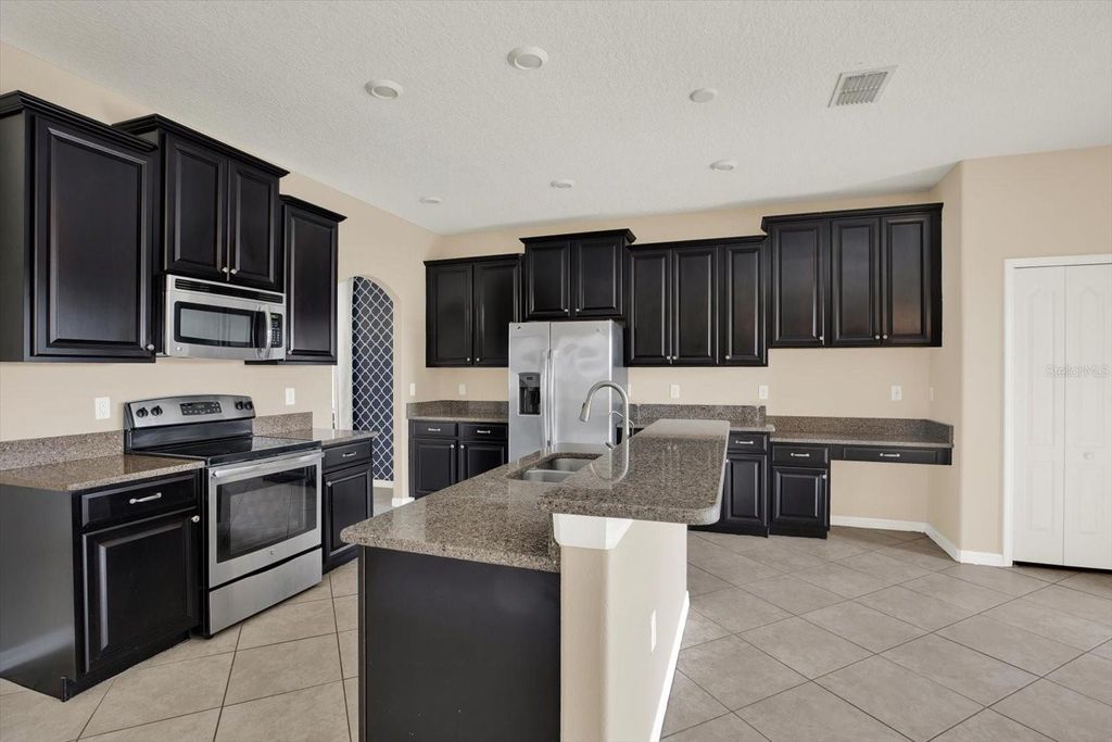 Photo of 10106 Count Fleet Drive, Ruskin, FL 33573 (MLS # TB8386216)