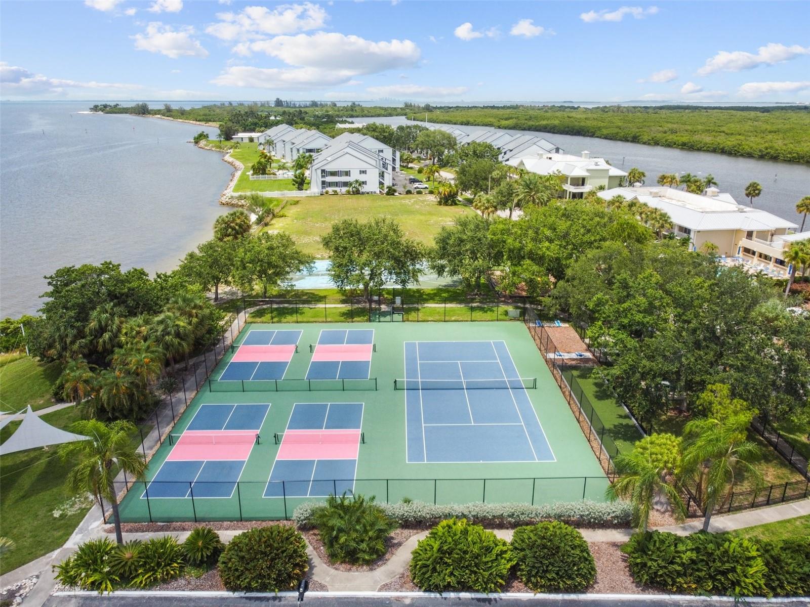 SOUTHSHORE YACHT CLUB TOWNHOMES - Residential
