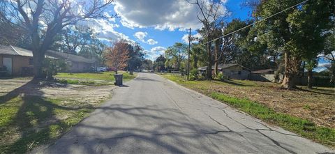 Tiny photo for 1836 NW 2nd Street, Ocala, FL 34475 (MLS # S5144994)