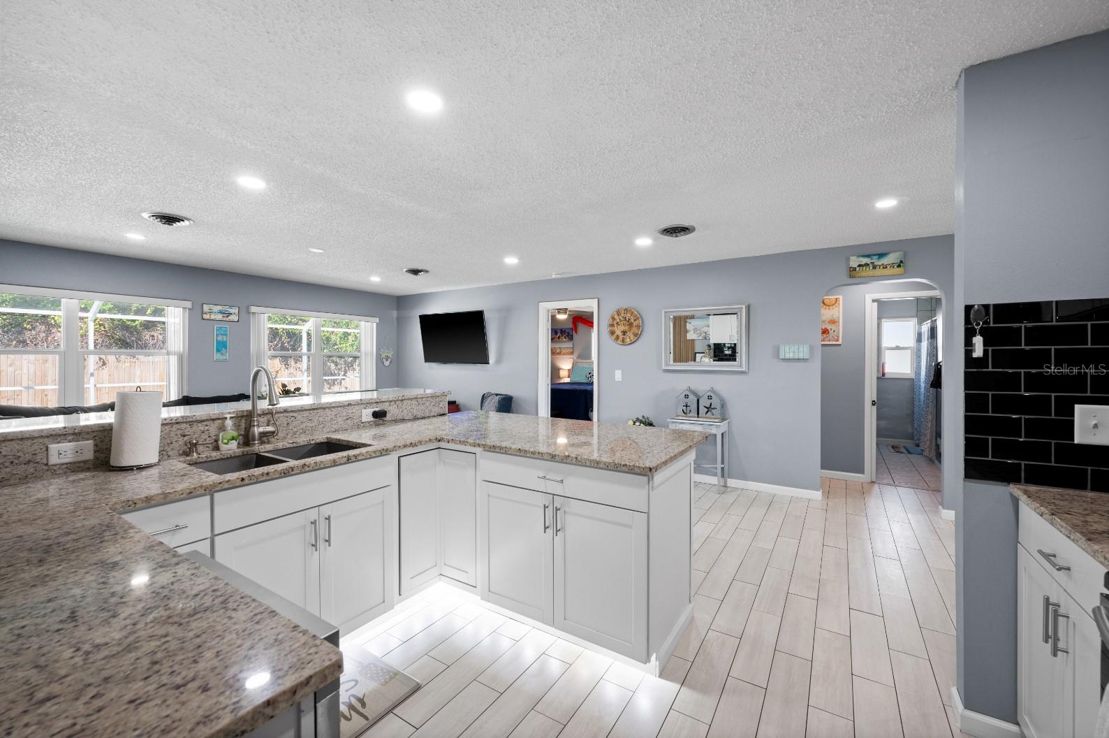 SOUTH VENICE - Residential