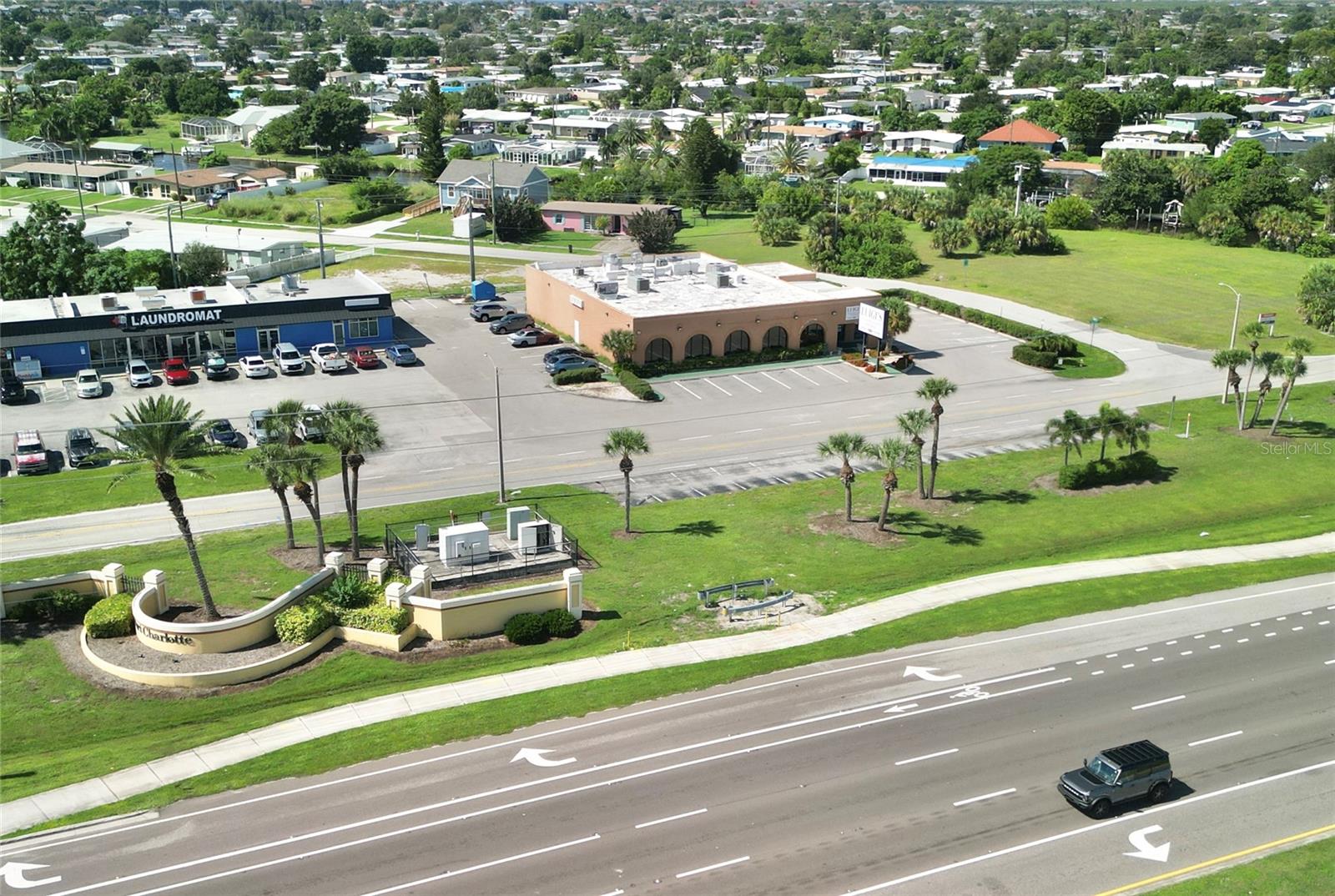 3883 TAMIAMI TRAIL