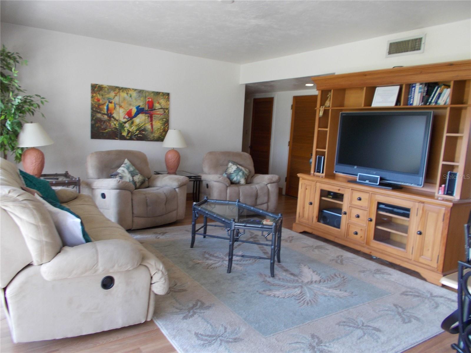 GRENELEFE CAMELOT CONDO UNIT 04 PH 01 - Residential