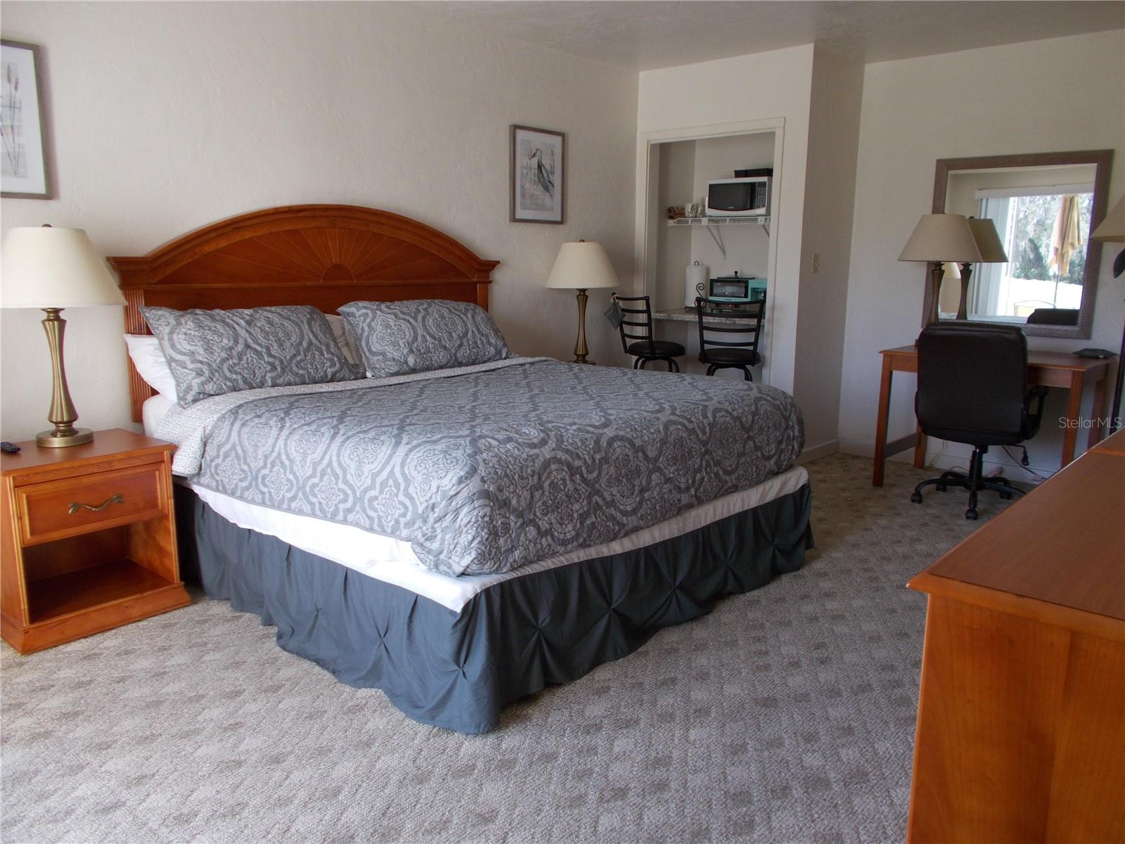 GRENELEFE CAMELOT CONDO UNIT 04 PH 01 - Residential