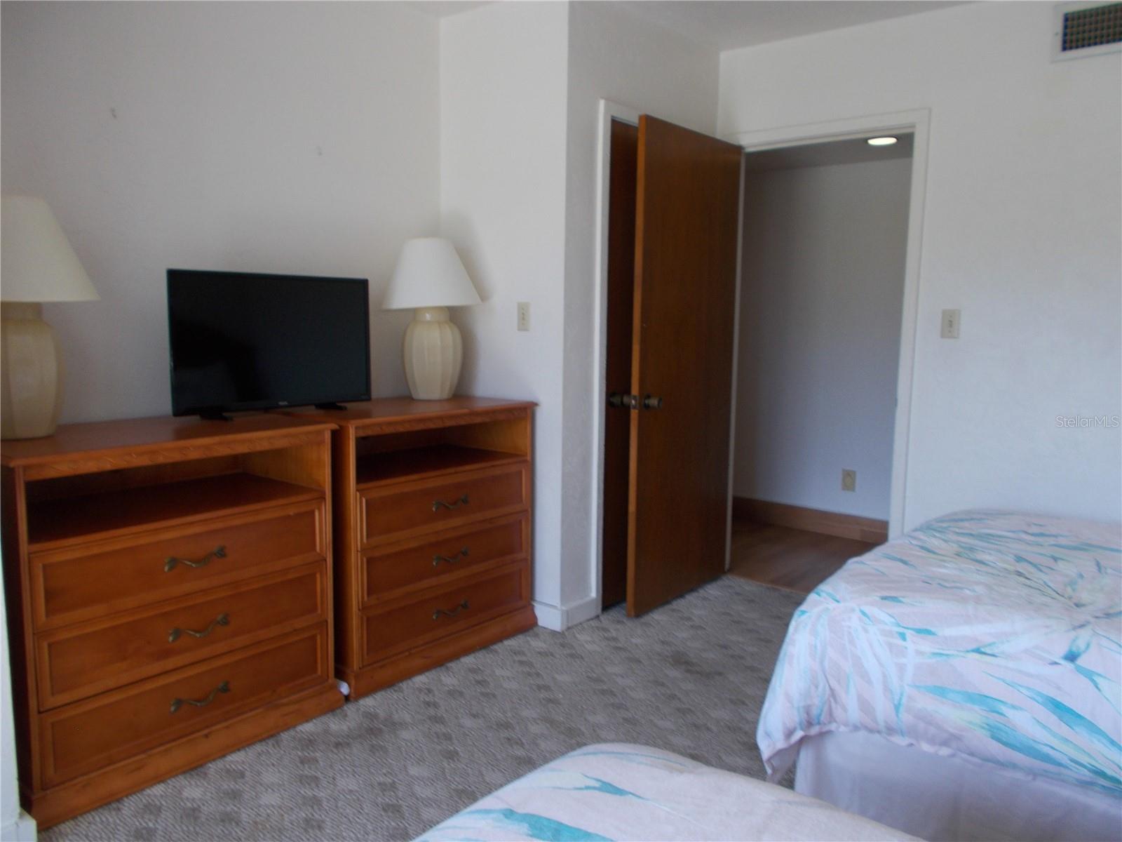 GRENELEFE CAMELOT CONDO UNIT 04 PH 01 - Residential