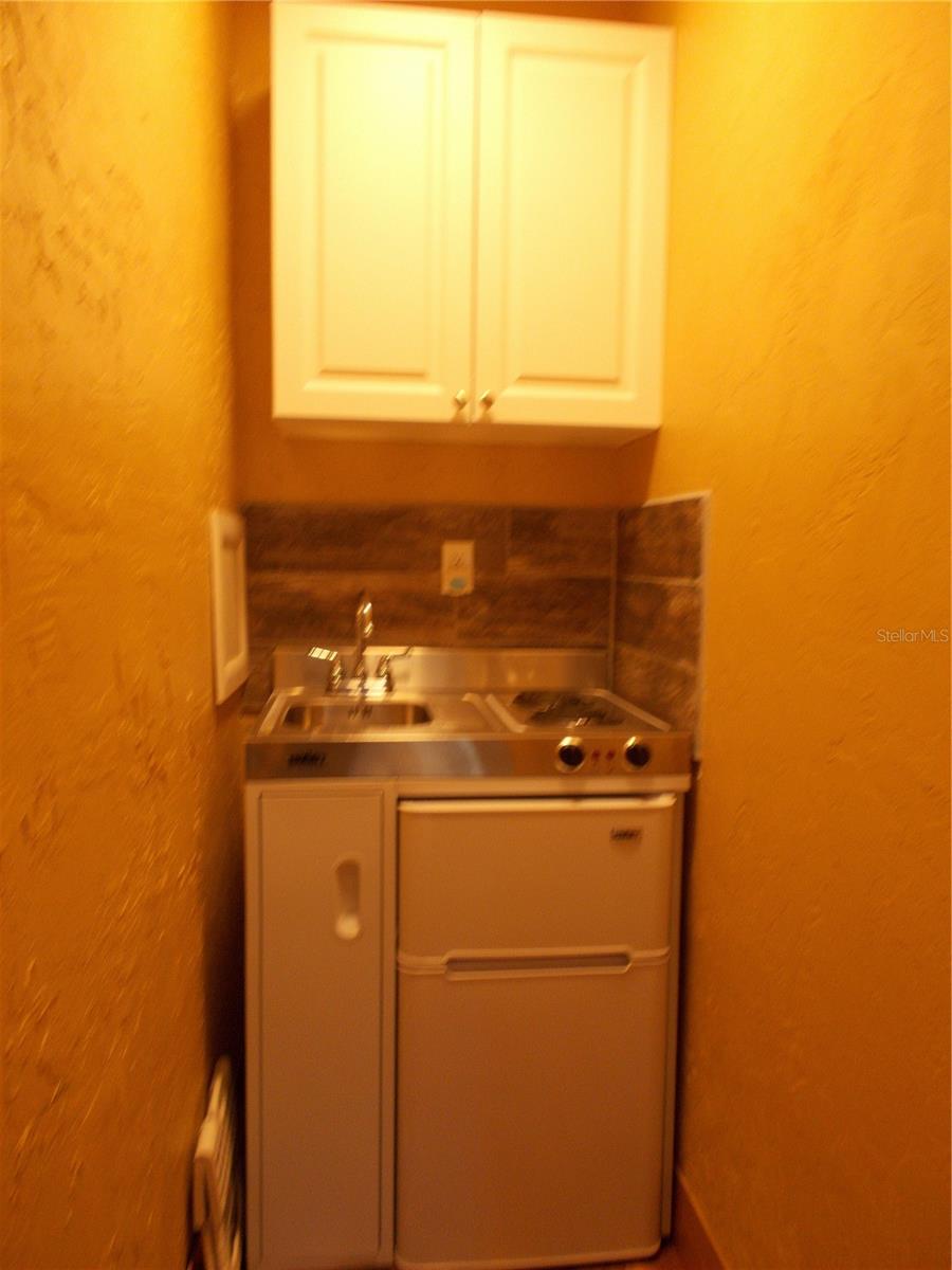 GRENELEFE CAMELOT CONDO UNIT 04 PH 01 - Residential