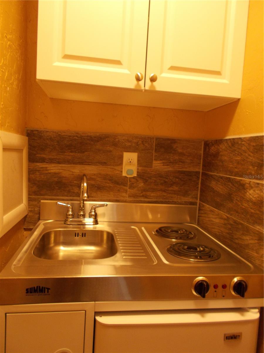 GRENELEFE CAMELOT CONDO UNIT 04 PH 01 - Residential