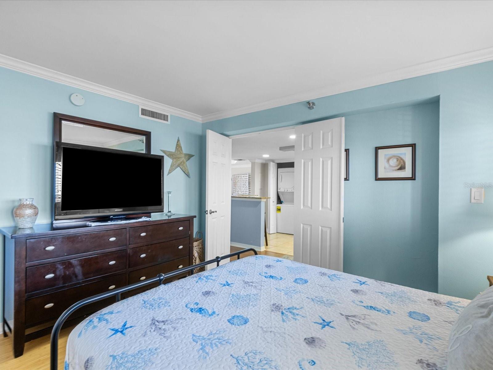 LIGHTHOUSE TOWERS CONDO - Residential