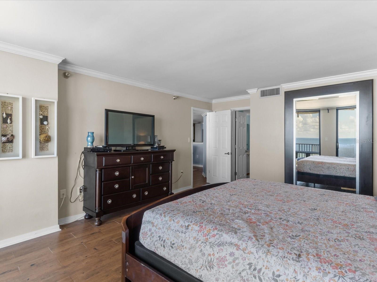 LIGHTHOUSE TOWERS CONDO - Residential