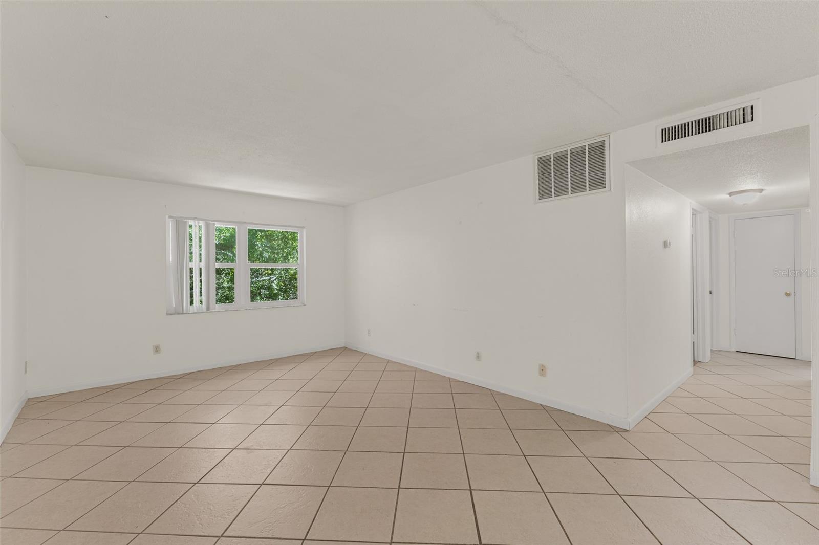 THE COLONIAL HOUSE CONDO - Residential