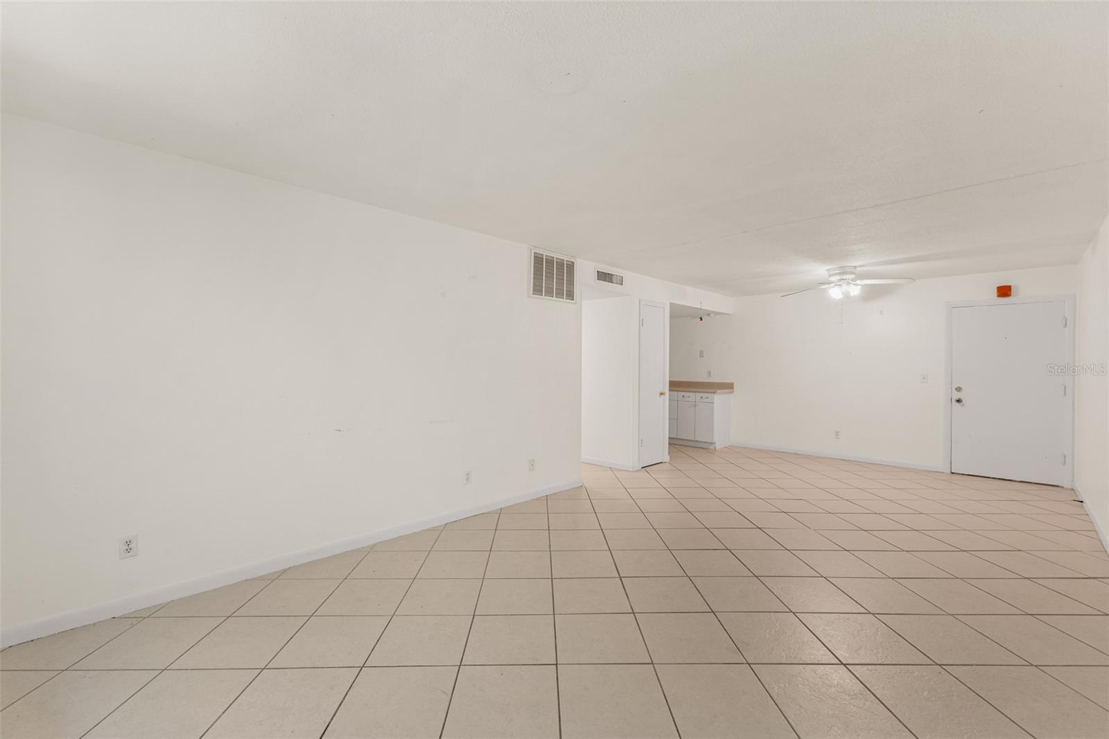 THE COLONIAL HOUSE CONDO - Residential