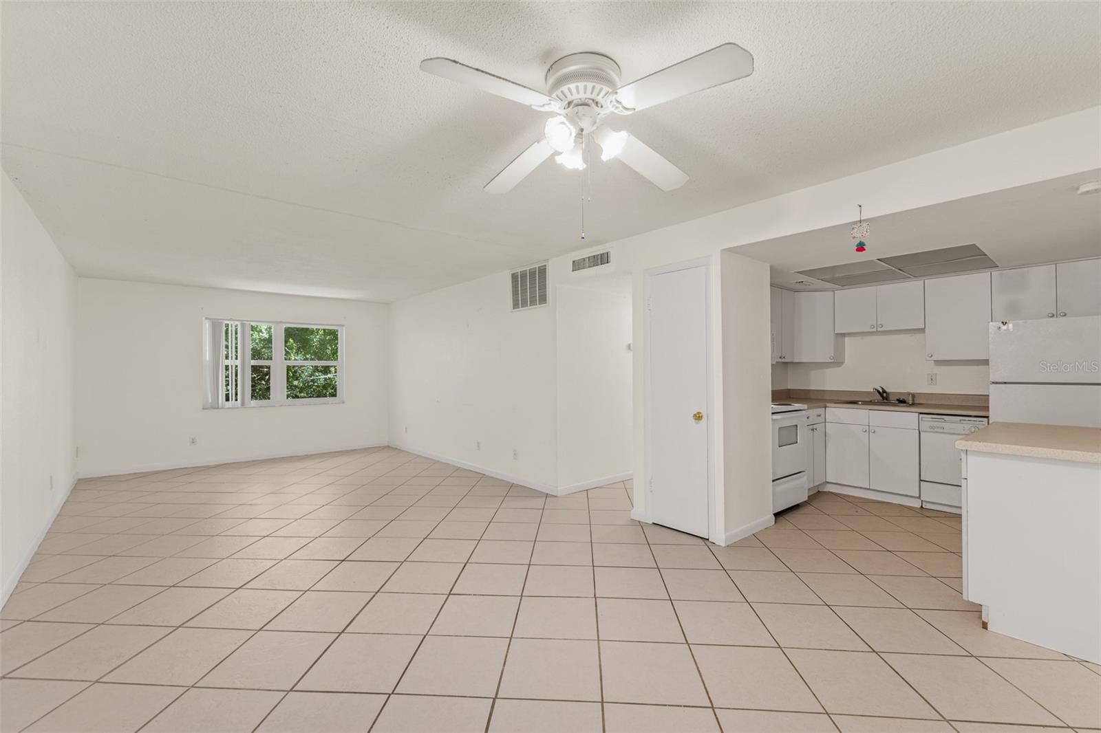 THE COLONIAL HOUSE CONDO - Residential