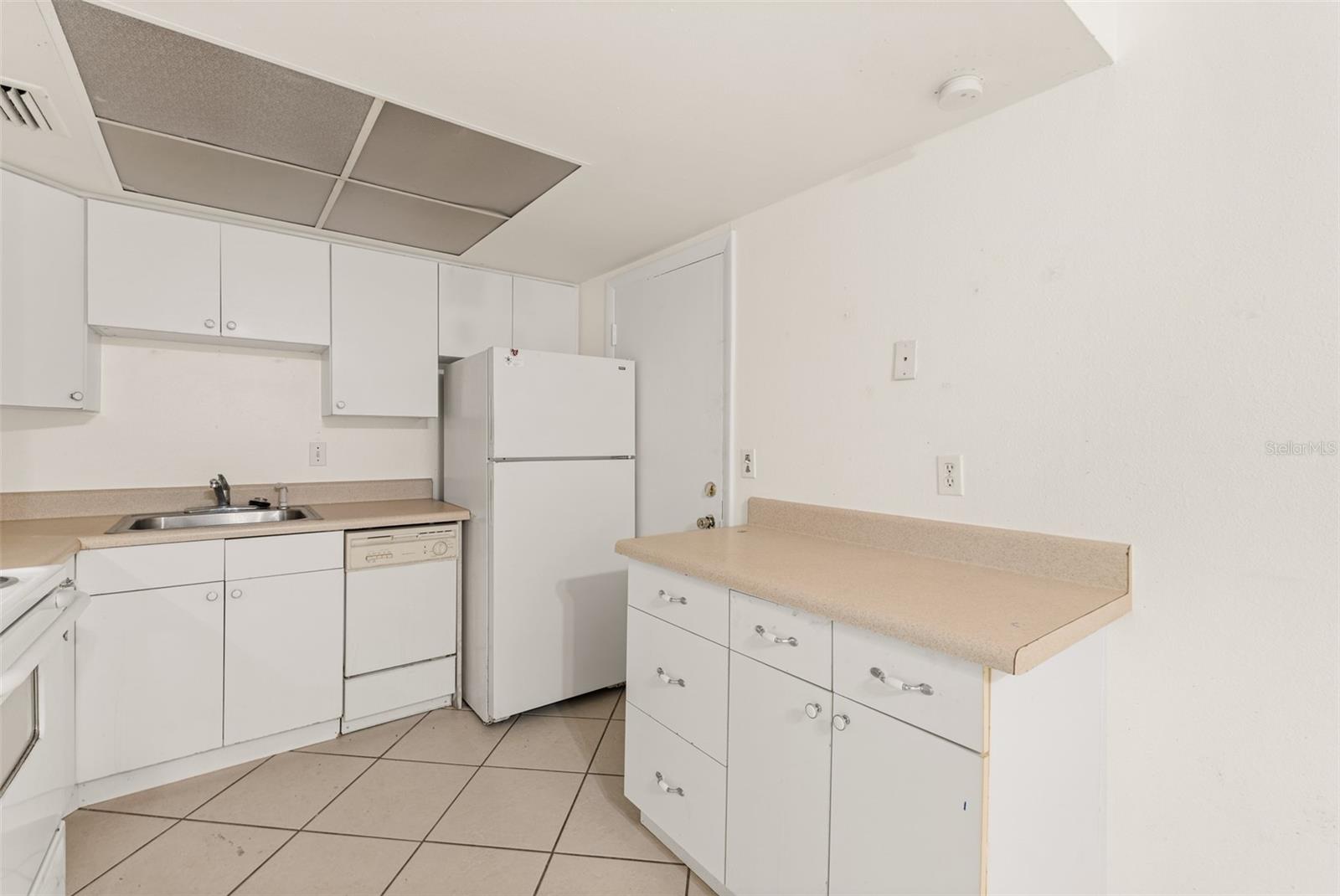 THE COLONIAL HOUSE CONDO - Residential