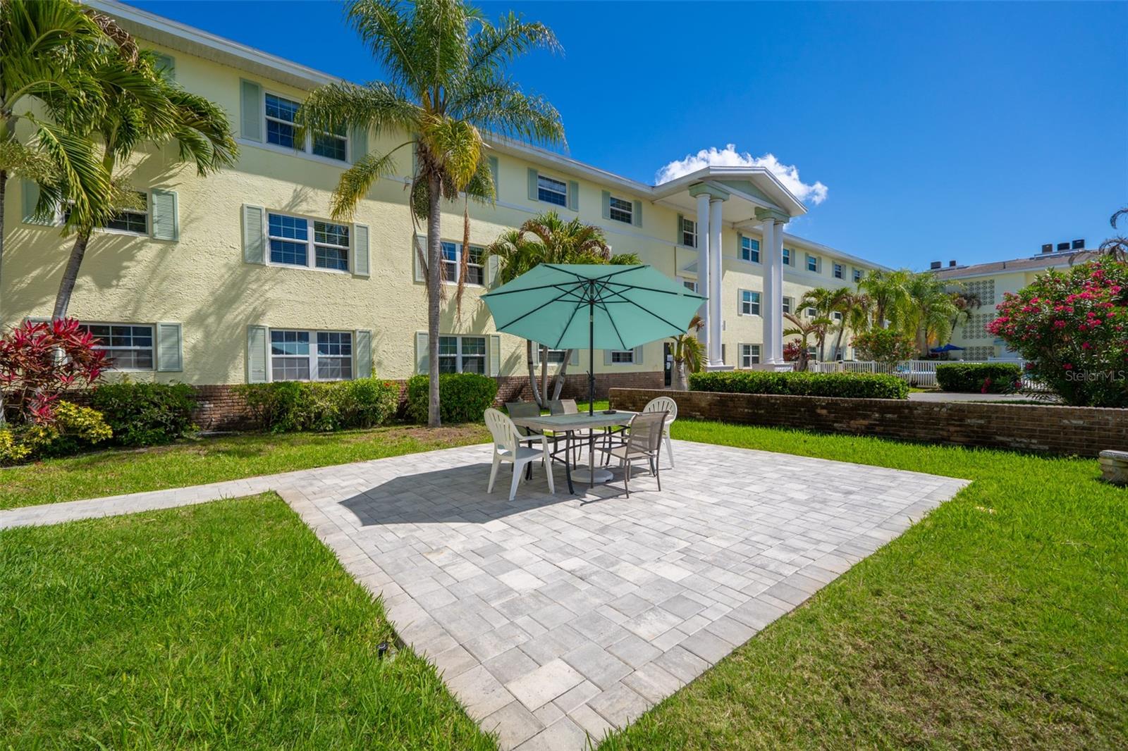 THE COLONIAL HOUSE CONDO - Residential