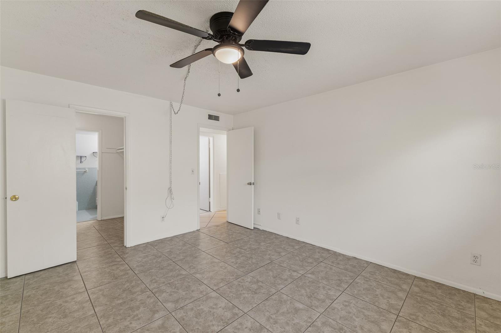 THE COLONIAL HOUSE CONDO - Residential