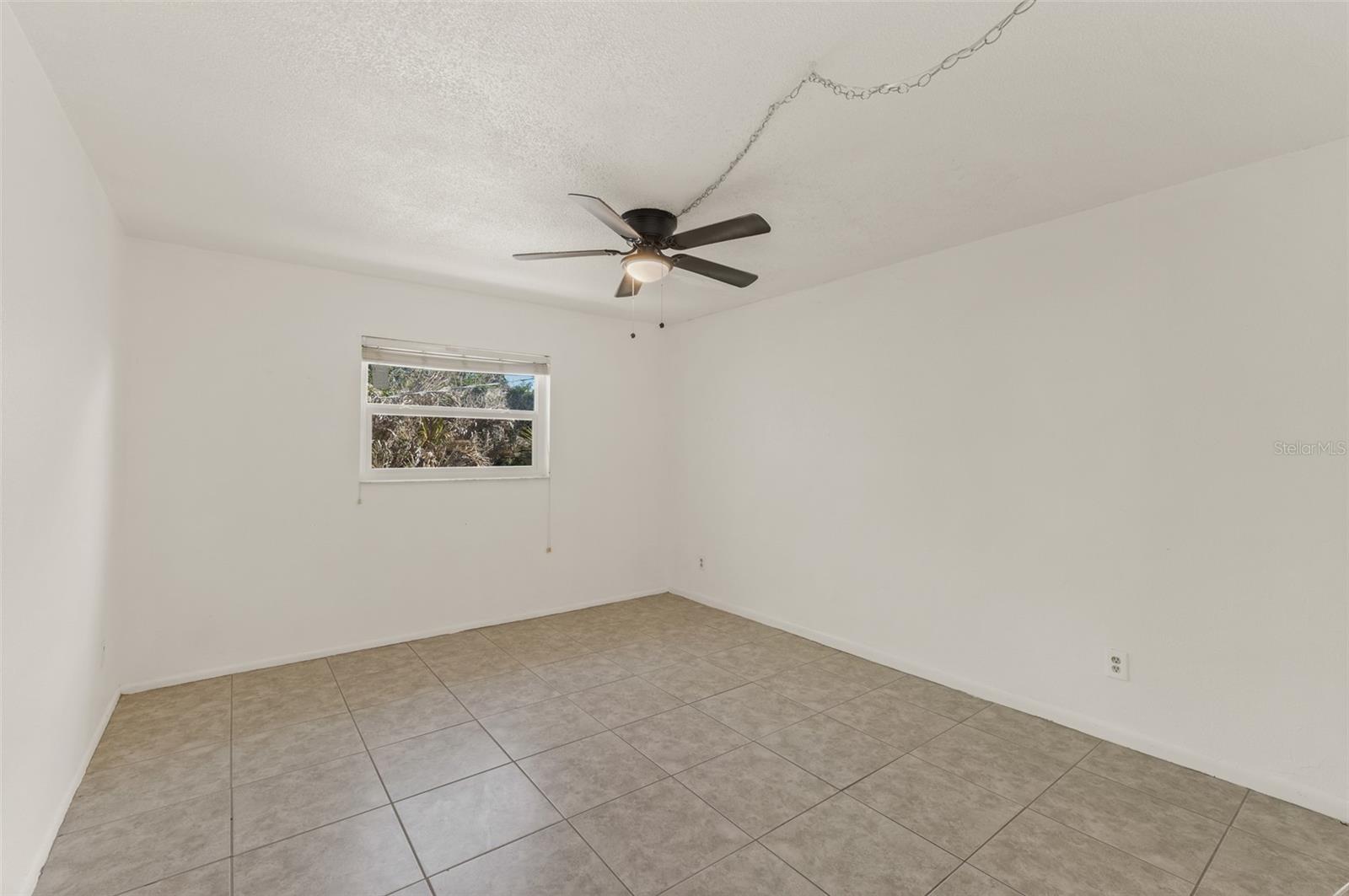 THE COLONIAL HOUSE CONDO - Residential