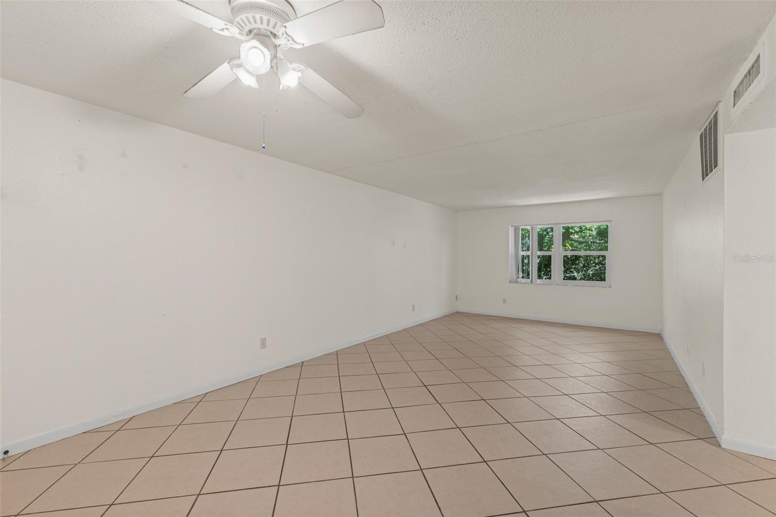 THE COLONIAL HOUSE CONDO - Residential