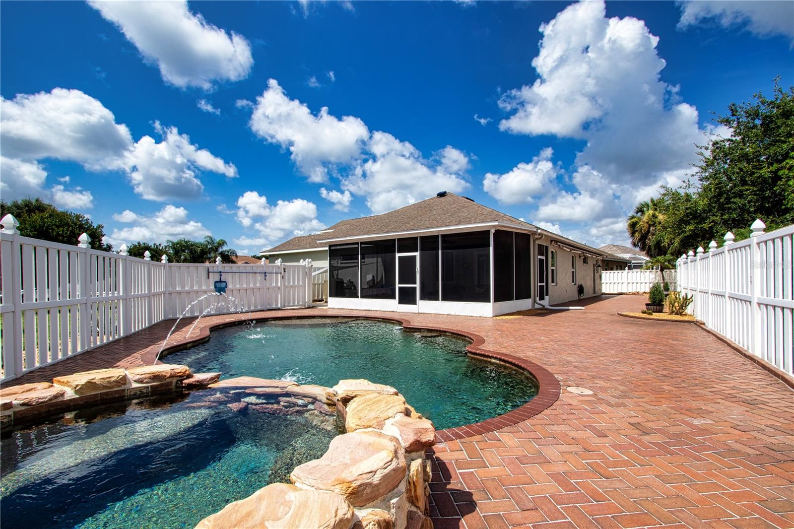 515 PLANTERS MANOR WAY