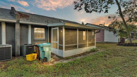 A home in LAKE WALES