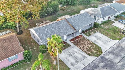 A home in LAKE WALES