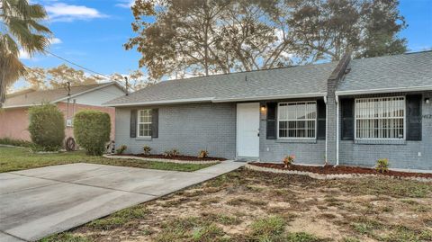 A home in LAKE WALES