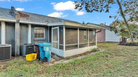 A home in LAKE WALES