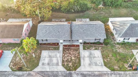 A home in LAKE WALES