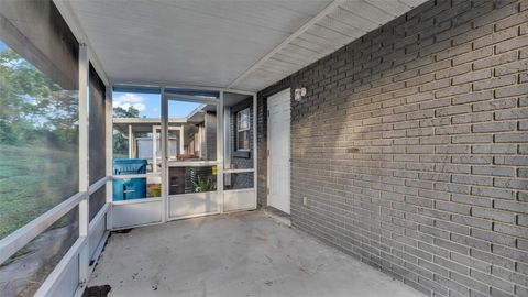 A home in LAKE WALES