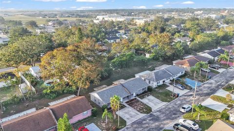 A home in LAKE WALES